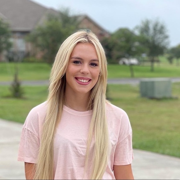 Meet your Posher, Shelbie - Picture 1 of 1